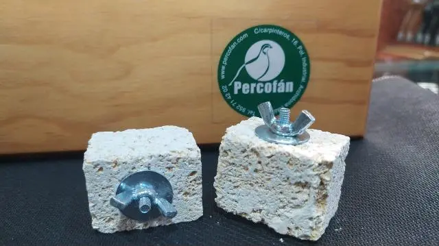 Imagen PIEDRA PARA AFILAR EL PICO (bote 22 unds) -25